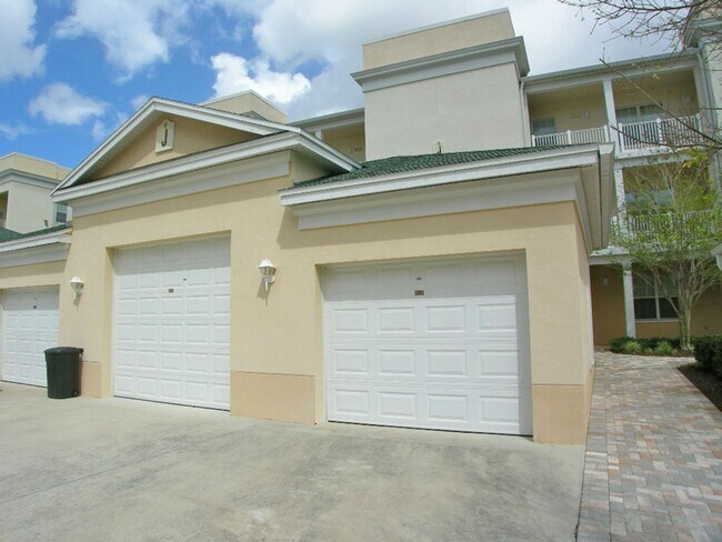 Building Photo - Lovely 3/2 Luxury Condo In Reunion