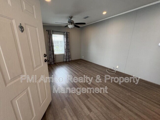 Building Photo - 712 Choo Choo Ln