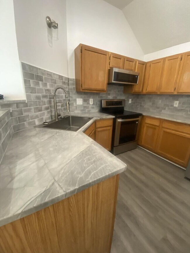 Building Photo - 130 Whitehaven Ct