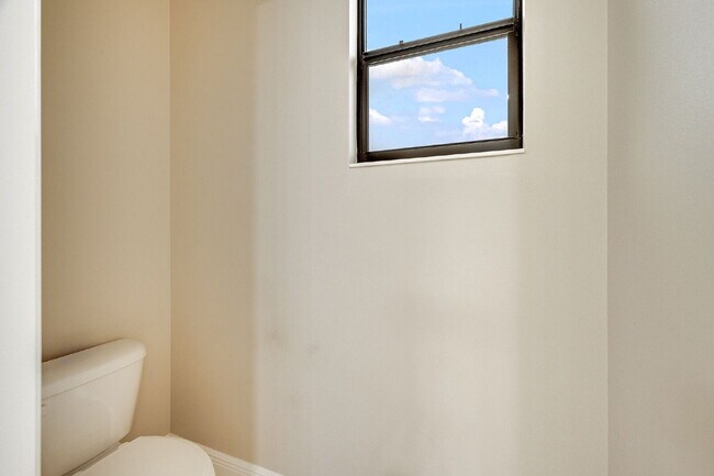 Building Photo - 4BR, 2.5BA home with resort style outdoor living!