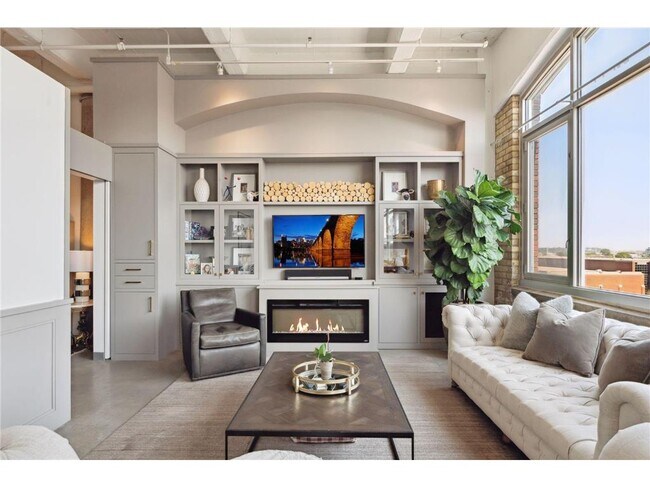 Building Photo - 700 N Washington Ave