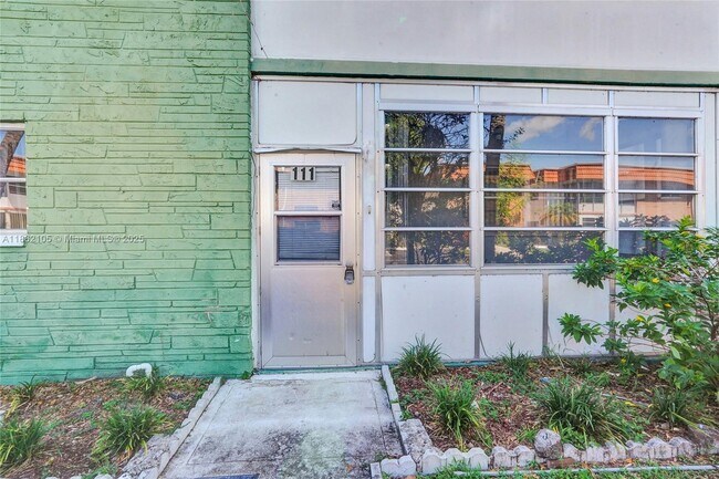 Building Photo - 4821 NW 22nd Ct