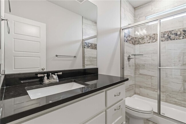 Building Photo - 931 E Skyline Lp