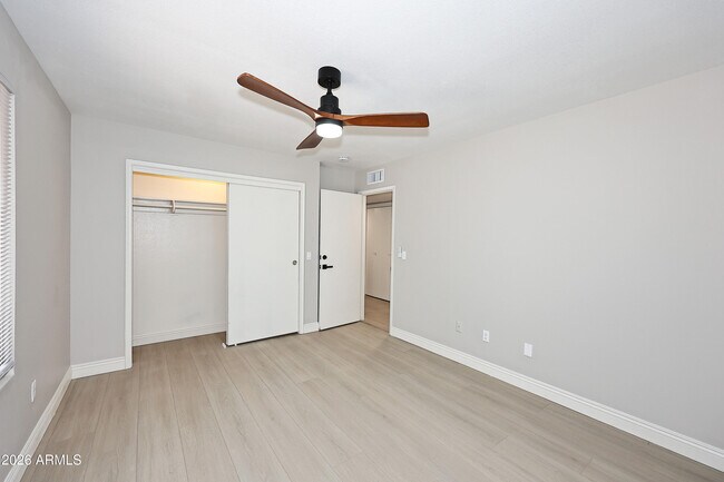 Building Photo - 2131 E Geneva Dr
