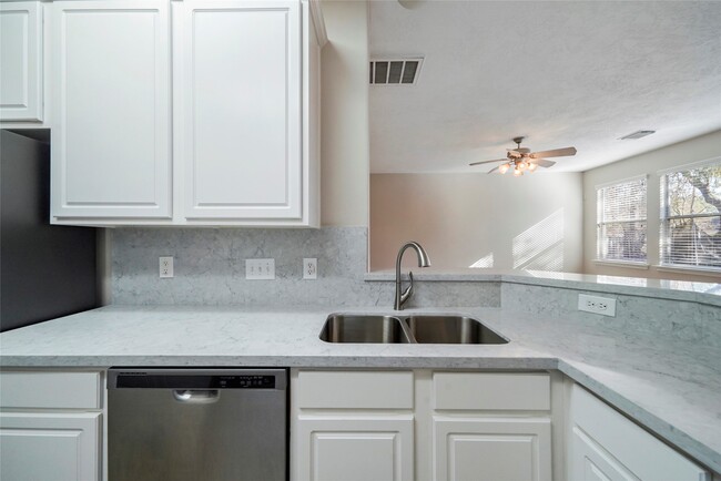 Building Photo - 12430 Cane River Ln