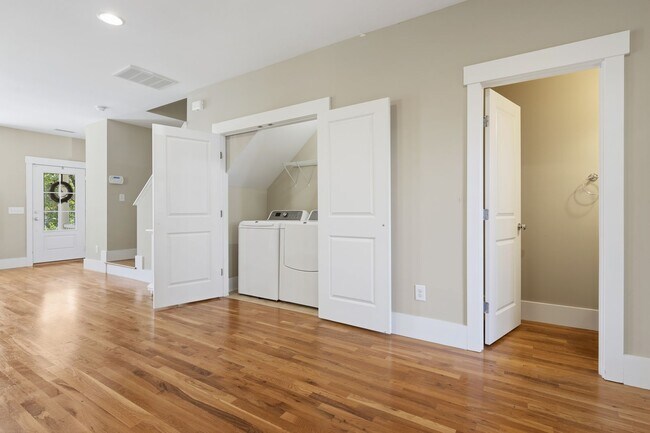 Building Photo - Three Bedroom Briar Chapel Beauty - Available June 1!