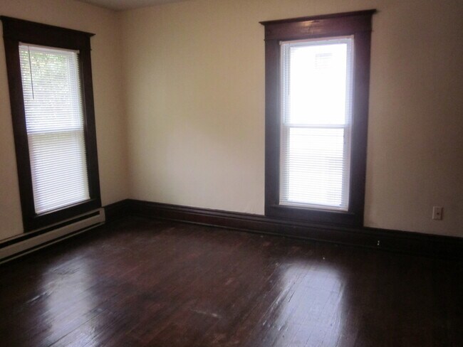 Building Photo - 832 Columbia Ave