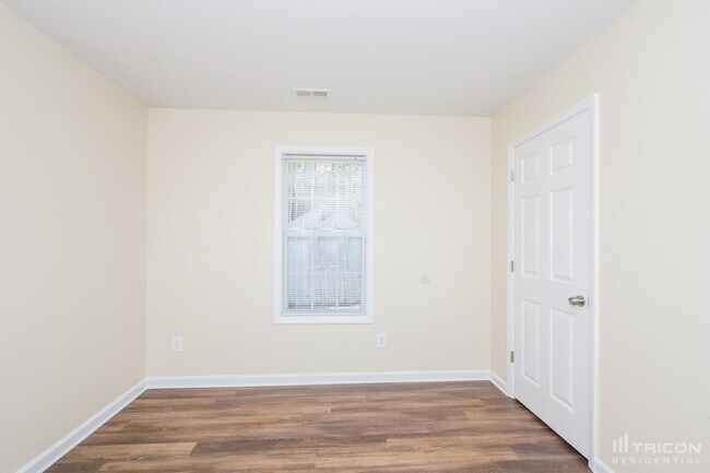 Building Photo - 10437 Hugue Way