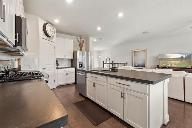 Building Photo - 7505 Belfair Ter