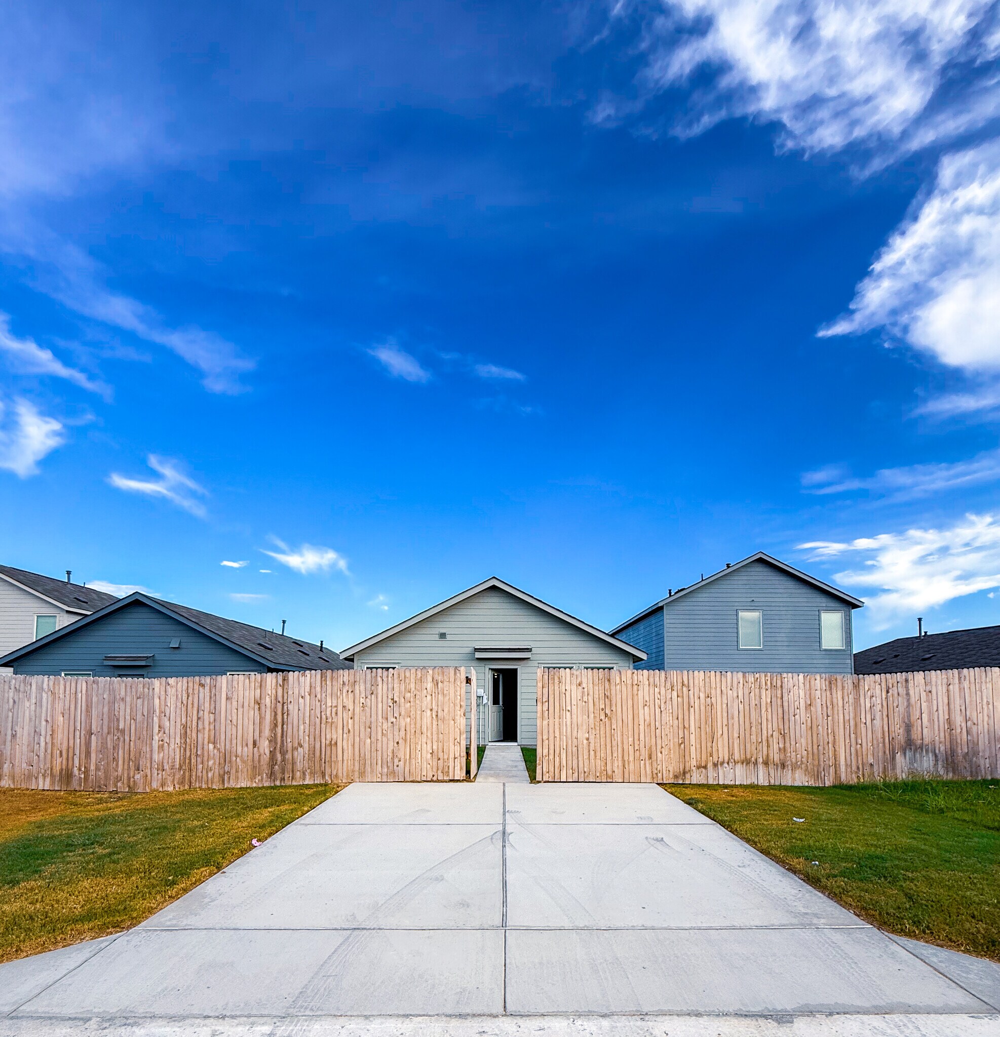 Building Photo - 309 Trinity River Holw