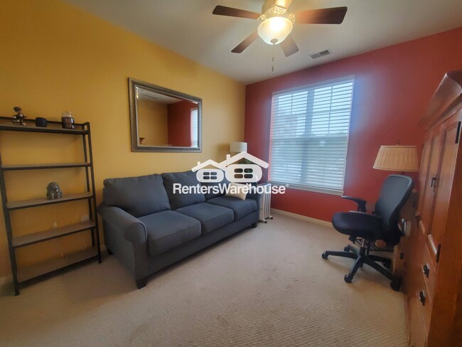Building Photo - 3872 S Lake Dr