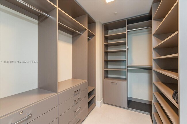 Building Photo - 1080 Brickell Ave