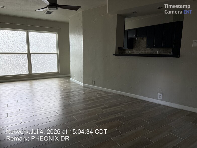 Building Photo - 5815 Phoenix Dr