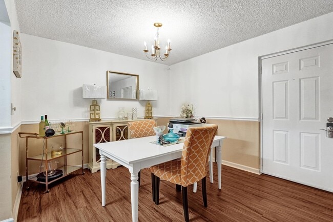 Building Photo - 9840 Pineapple Tree Dr