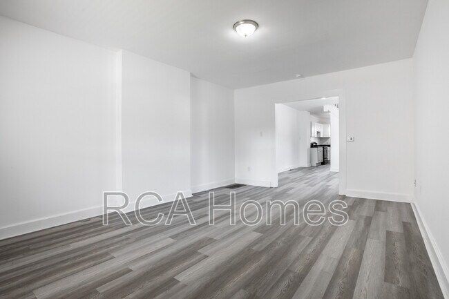 Building Photo - 2960 N Park Ave