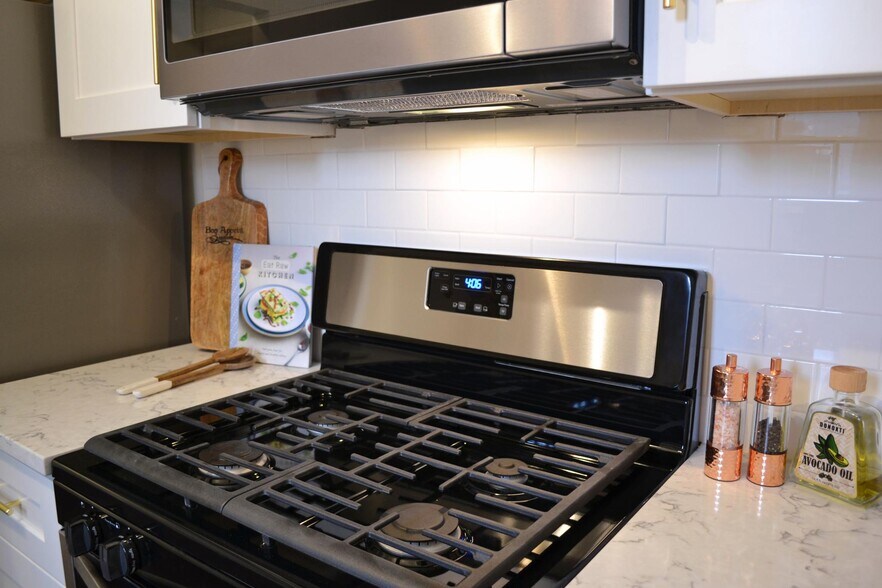 Building Photo - 2611 Larkins Way