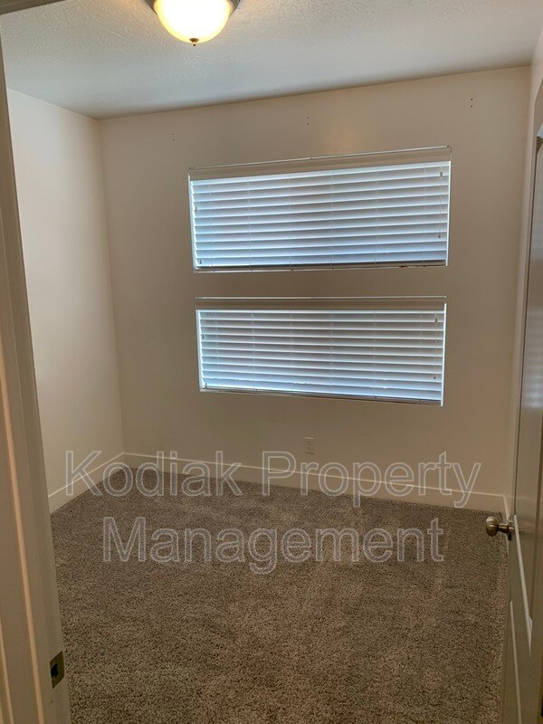 Building Photo - 875 S Depot St