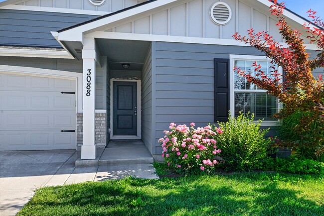 Building Photo - Newer 3 Bedroom Home in Kuna _ Pet Friendl...