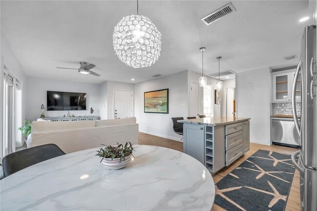 Building Photo - 4728 Beach Dr SE