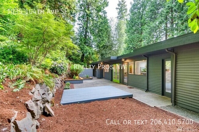 Building Photo - 1035 104th Ave SE