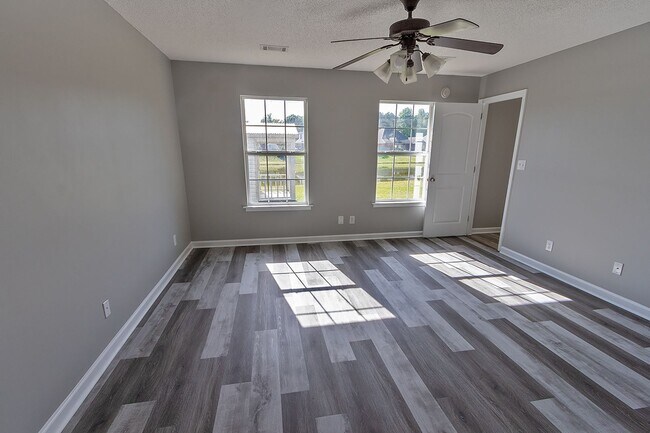 Building Photo - 364 McDonald Dr
