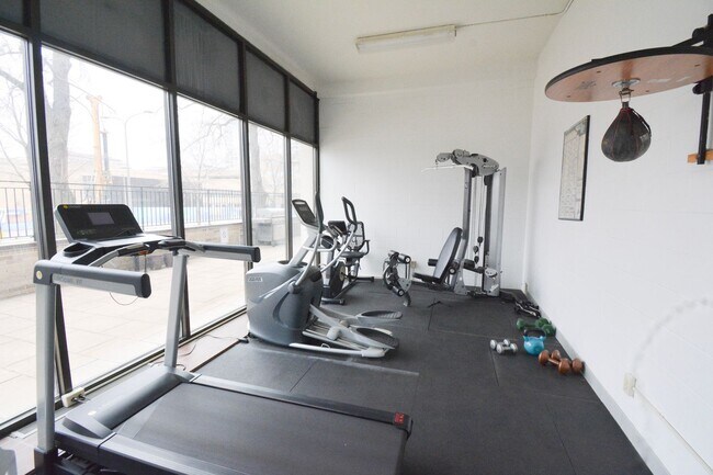 Building Photo - Furnished Unit STEPS FROM THE MAYO CLINIC FACILITIES Rochester Towers Condo For Rent!