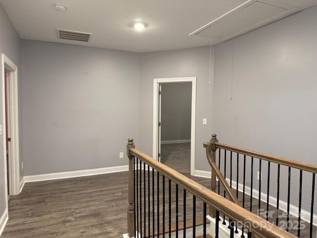 Building Photo - 121 Pine Eagle Dr