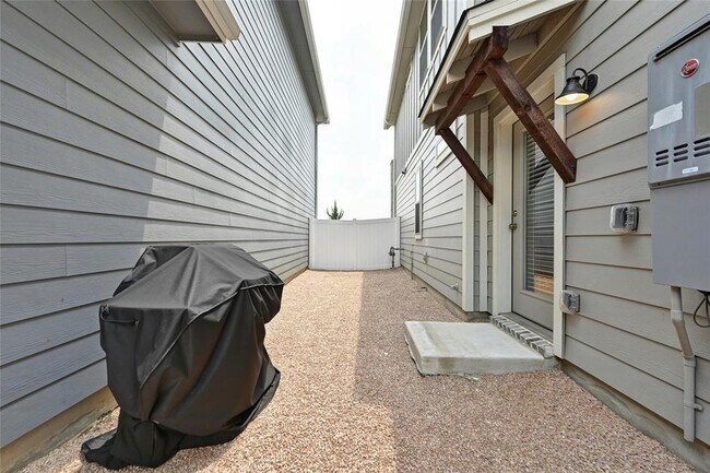 Building Photo - 8100 Mandela Bend