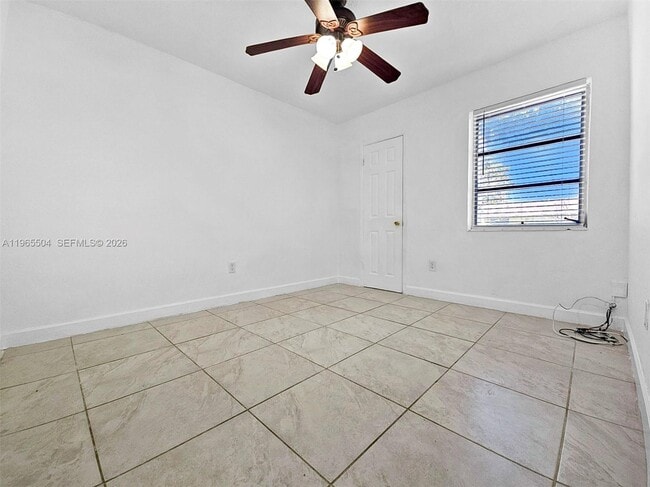 Building Photo - 315 NE 165th St