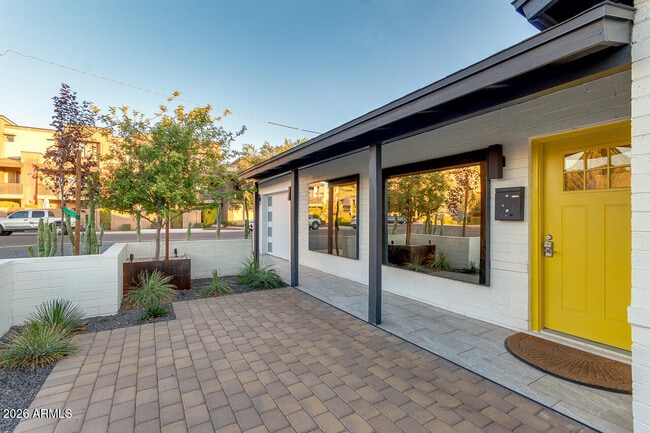 Building Photo - 6929 E 6th St