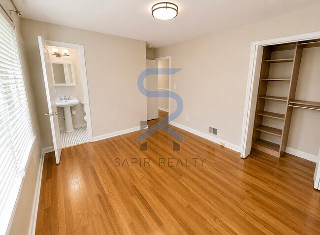 Building Photo - PRELEASING! Spacious & Stunning 5BR/3BA in the Heart of North Druid Hills