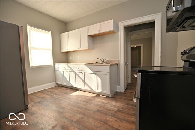 Building Photo - 845 N Rural St