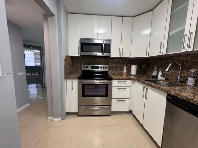 Building Photo - 1801 S Ocean Dr