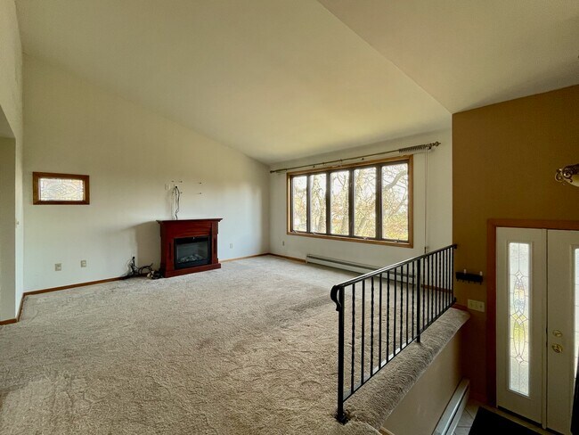 Building Photo - 4408 Circle Dr