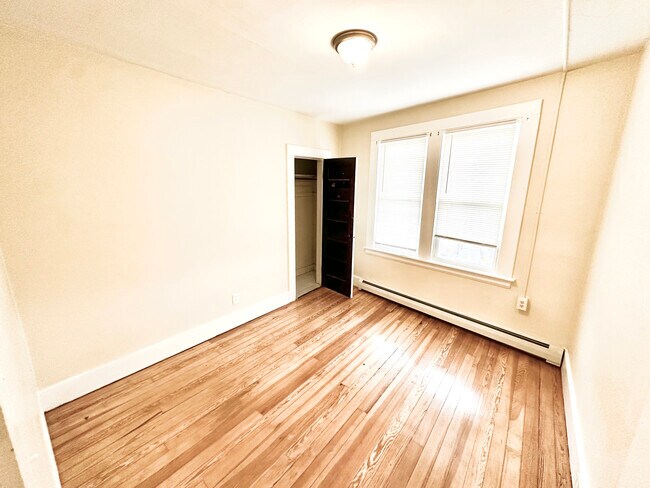 Building Photo - 1019 W Main St