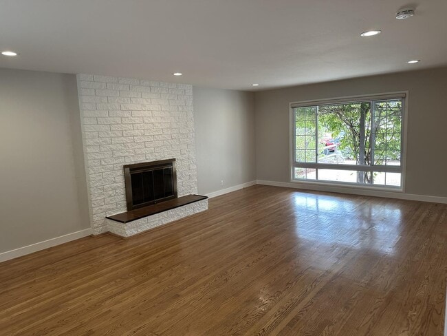 Building Photo - 1736 Brooks St