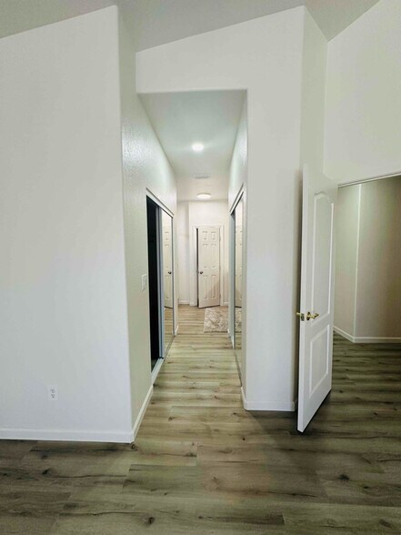 Building Photo - 7993 Bothwell Dr