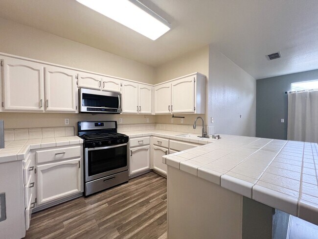 Building Photo - Beautiful 3 Bed, 2 Bath Home