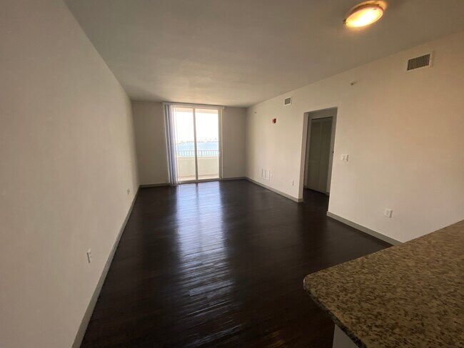 Building Photo - 7951 NE Bayshore Ct