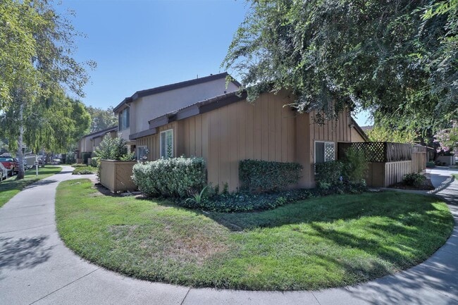 Building Photo - 891 Beaver Creek Way