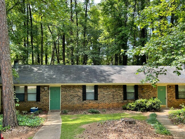 Primary Photo - 2 Bedroom Duplex on Eastside!!