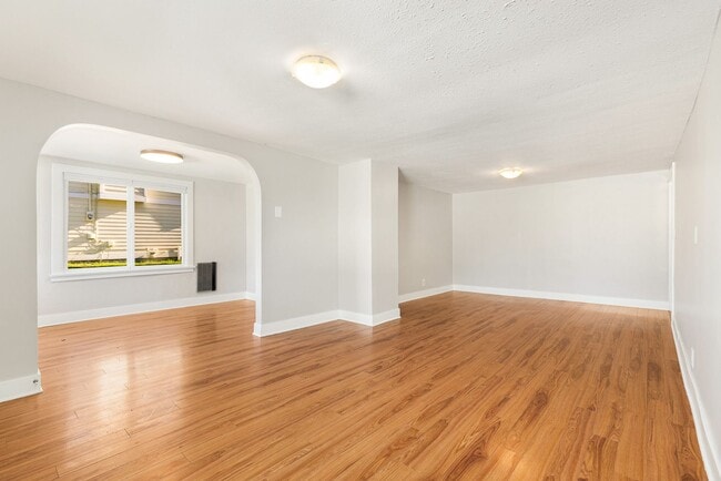 Building Photo - White Center/Burien 3 Bedroom Rambler - Large Fenced Yard