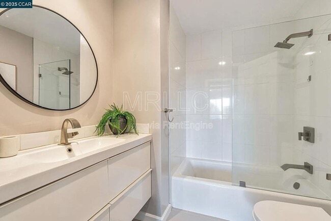 Building Photo - 233 Orange St