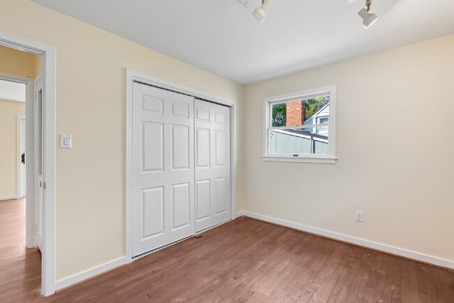 Building Photo - Affordable, Spacious AND Convenient Walk t...