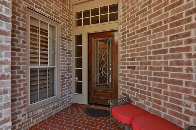 Building Photo - 126 S Castlegreen Cir