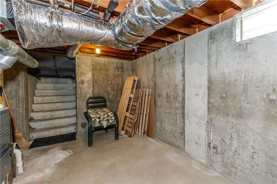 Building Photo - 53 Hazael St