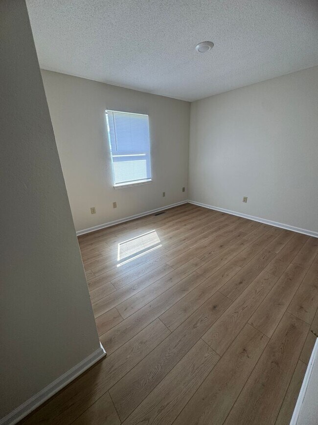 Building Photo - 675-677 W. Country Squire Ct.