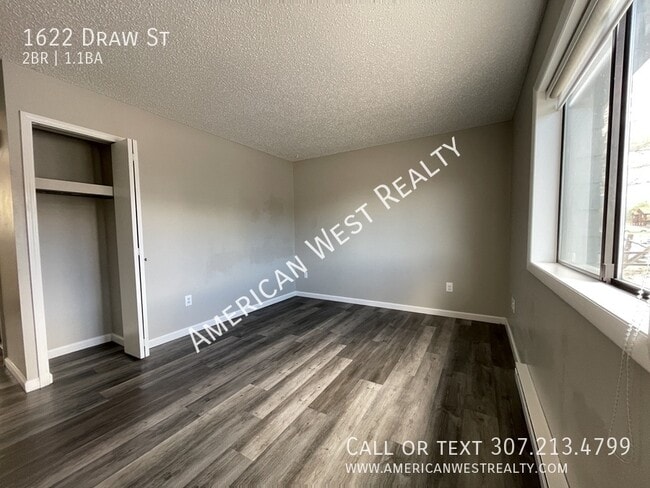 Building Photo - 1622 Draw St