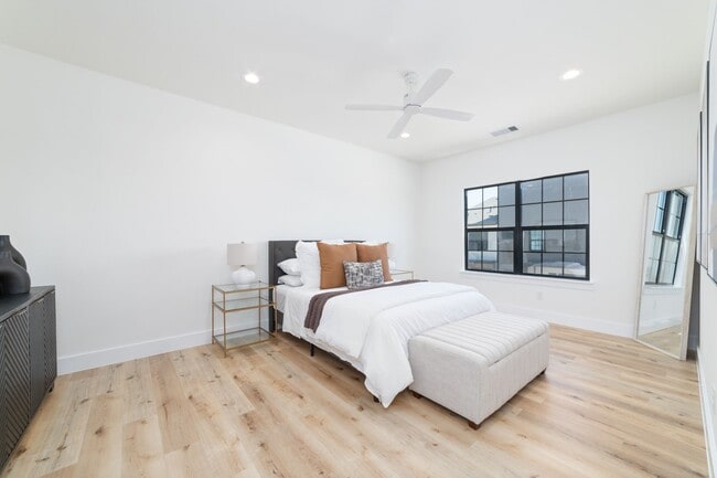 Building Photo - 11916 S Hoa Sen Cir