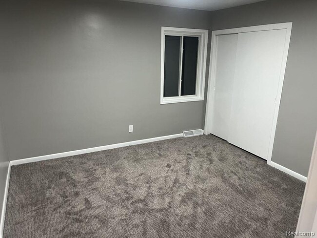 Building Photo - 4445 Oakvista Ave